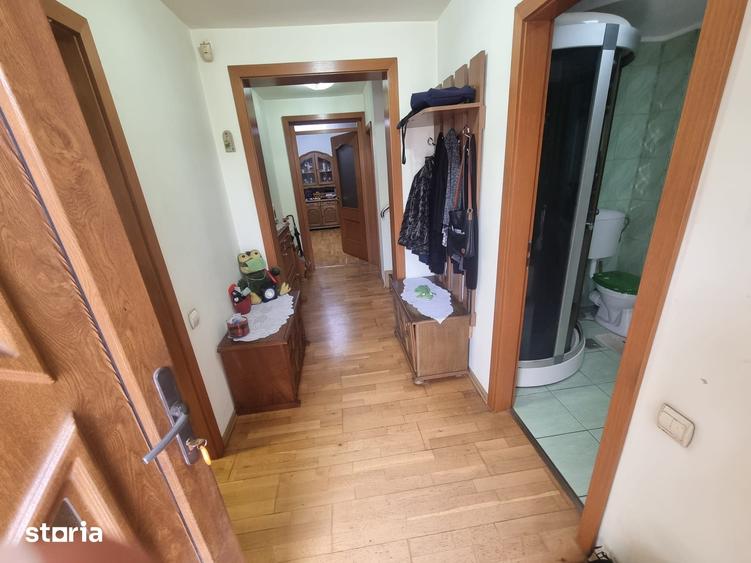 Casă cu 5 camere cu Teren 1790 Mp în Est