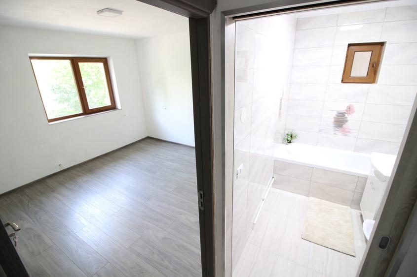 Apartament cu 3 camere decomandat în Țiglina 1