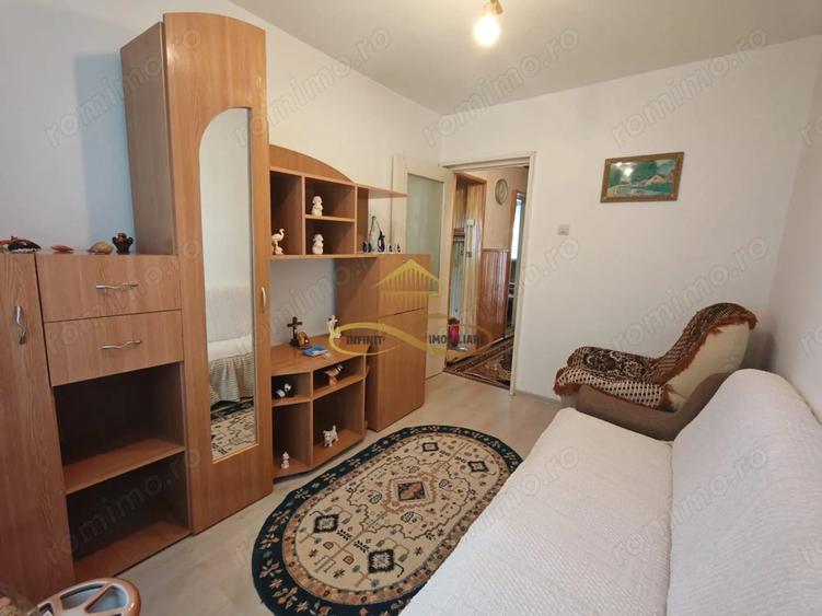 Apartament cu 3 camere decomandat, mobilat în Alexandru cel Bun