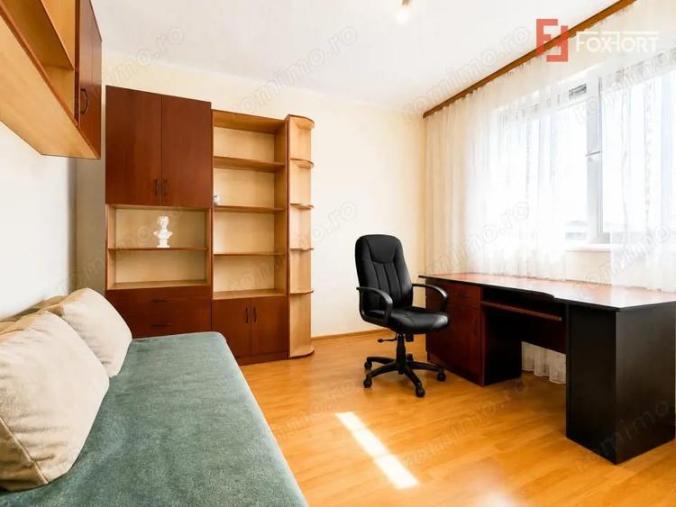 Apartament cu 3 camere semidecomandat în Aurel Vlaicu
