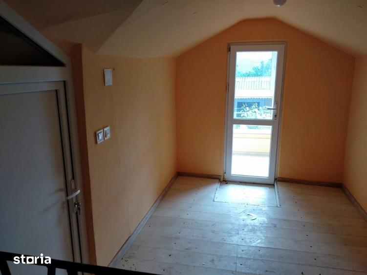 Casă cu 3 camere semidecomandat cu Teren 1500 Mp în Românești