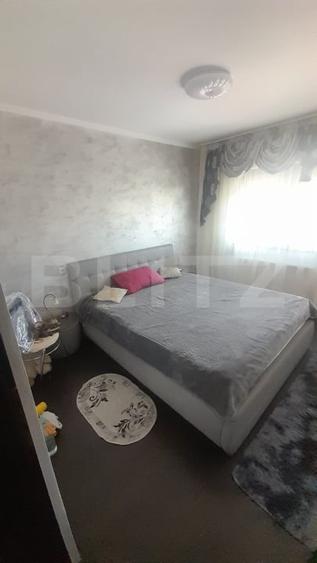 Apartament cu 3 camere decomandat, mobilat în Micro 11