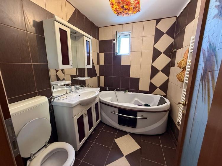 Apartament cu 3 camere decomandat în Ultracentral