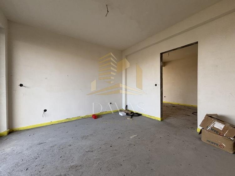 Apartament cu 3 camere semidecomandat în Baciu
