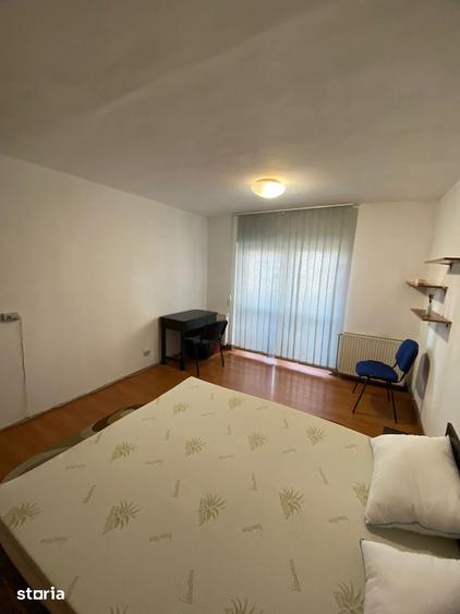 Apartament cu 3 camere decomandat în Între Lacuri