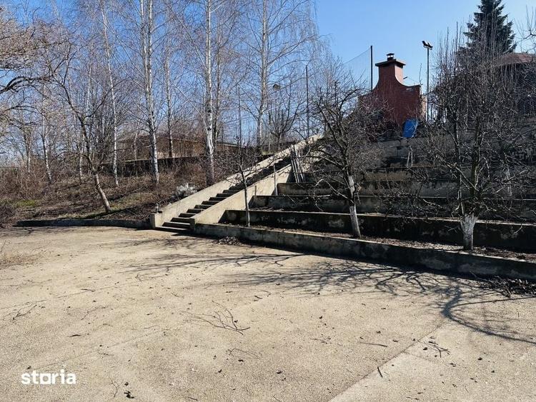 Casă cu 7 camere cu Teren 2500 Mp în Chiajna