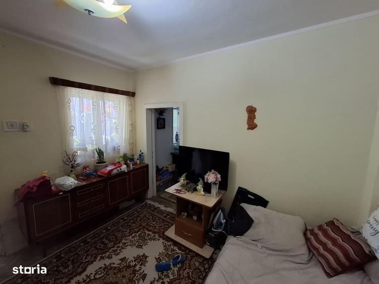 Casă cu 4 camere în Faleza Nord