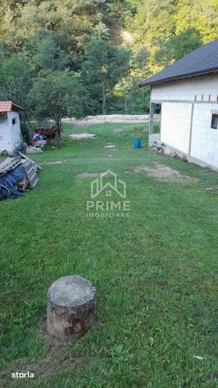 Teren de 2480 mp, în Stremț