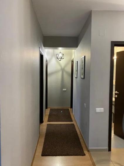 Penthouse cu 3 camere semidecomandat în Tătărași