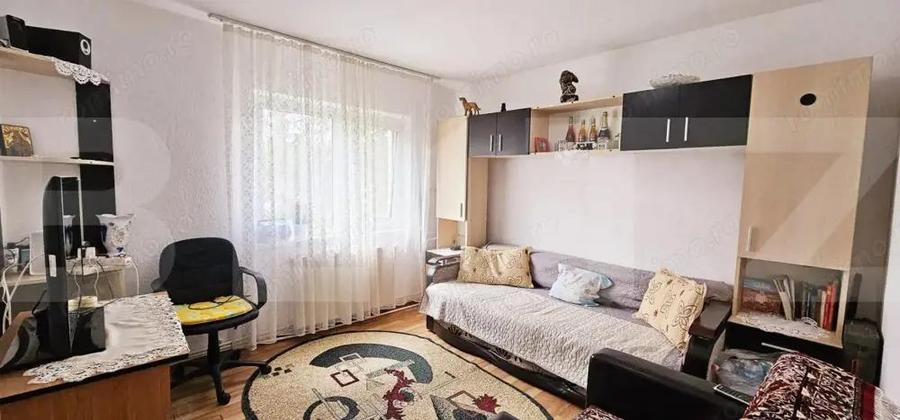 Apartament cu 3 camere decomandat, mobilat în Central