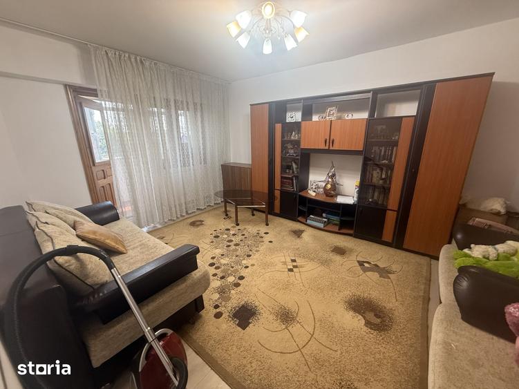 Apartament cu 2 camere decomandat în Rovine