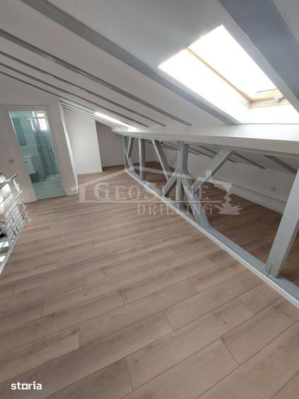 Apartament cu 4 camere decomandat în Florești