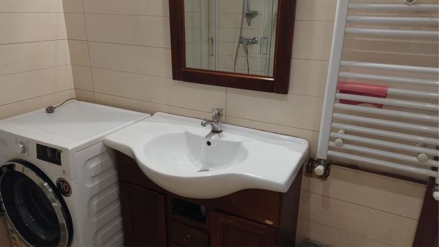 Apartament cu 2 camere decomandat în Victoriei