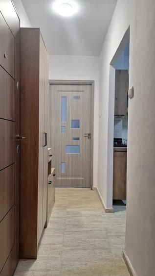 Apartament cu 2 camere semidecomandat, mobilat în Tomis III