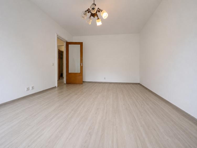Apartament cu 3 camere decomandat în Drumul Taberei