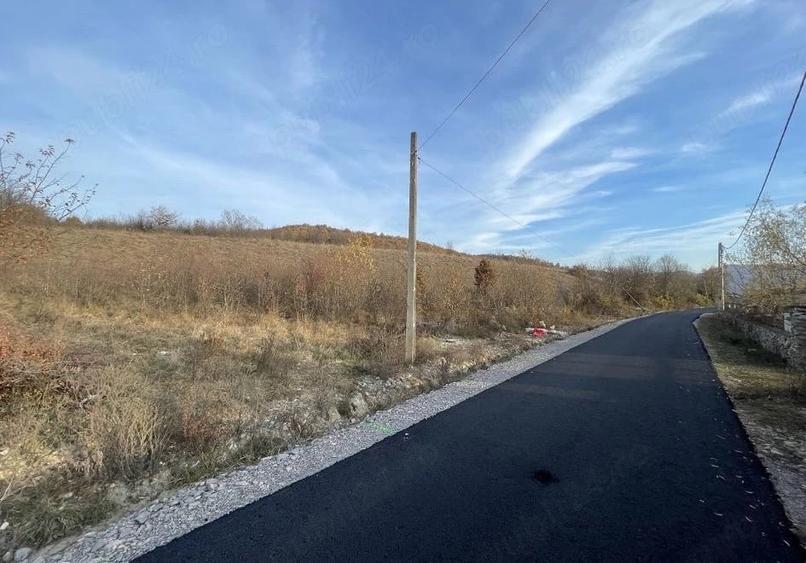 Teren de 904 mp, în Eșelnița