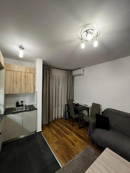 Apartament cu 2 camere decomandat în Tractorul