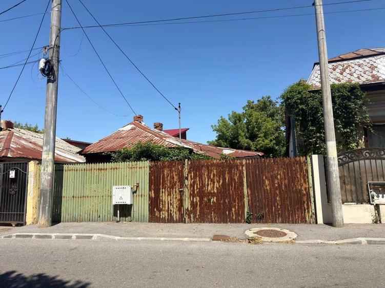 Casă cu 4 camere în Central