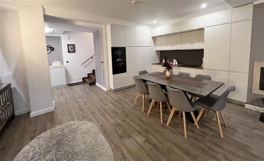 Apartament cu 4 camere decomandat, mobilat în Poiana Brașov