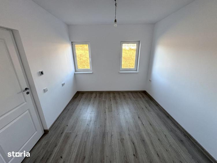 Casă cu 4 camere cu Teren 300 Mp în Bucium