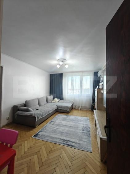 Apartament cu 3 camere semidecomandat, mobilat în Războieni