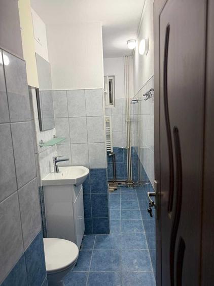 Apartament cu 3 camere semidecomandat în Dacia