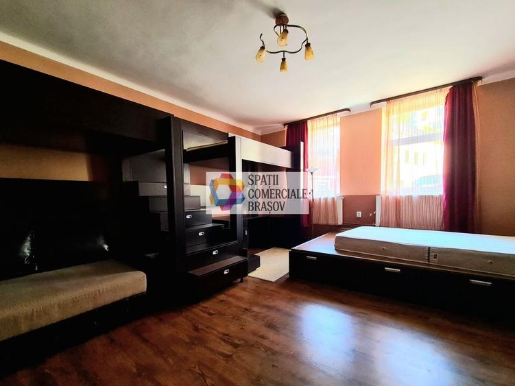 Casă individuală cu 3 camere cu Canalizare în Central