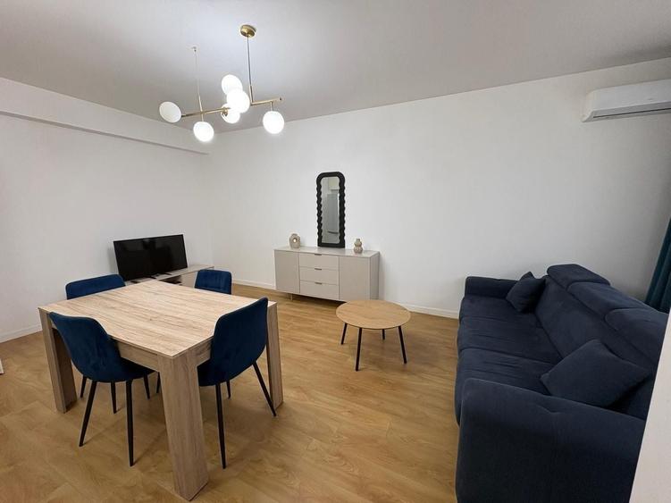 Apartament cu 3 camere decomandat, mobilat în Central