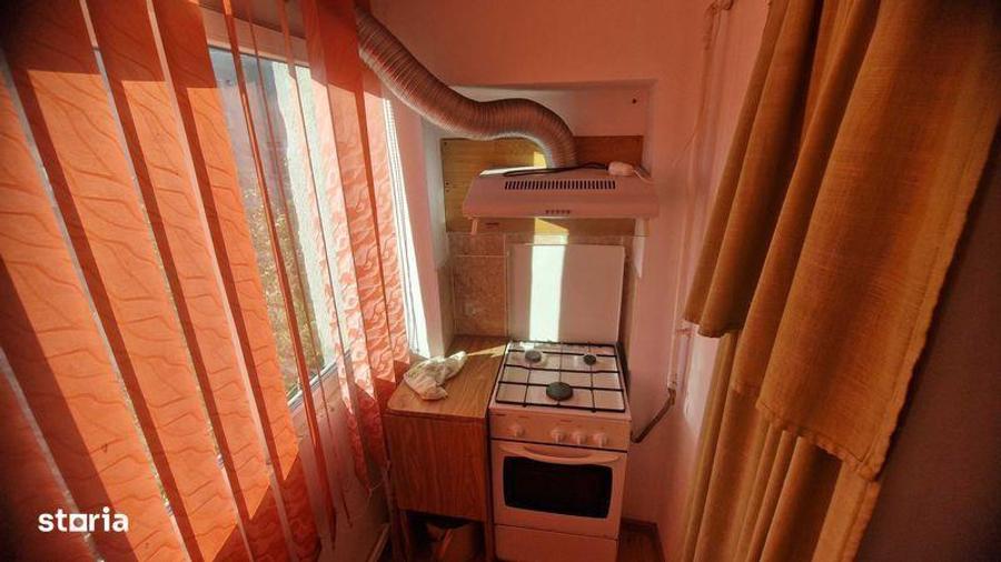 Vand apartament 3 camere, 68 mp, et. 4, decomandat, acoperis!!! - 3