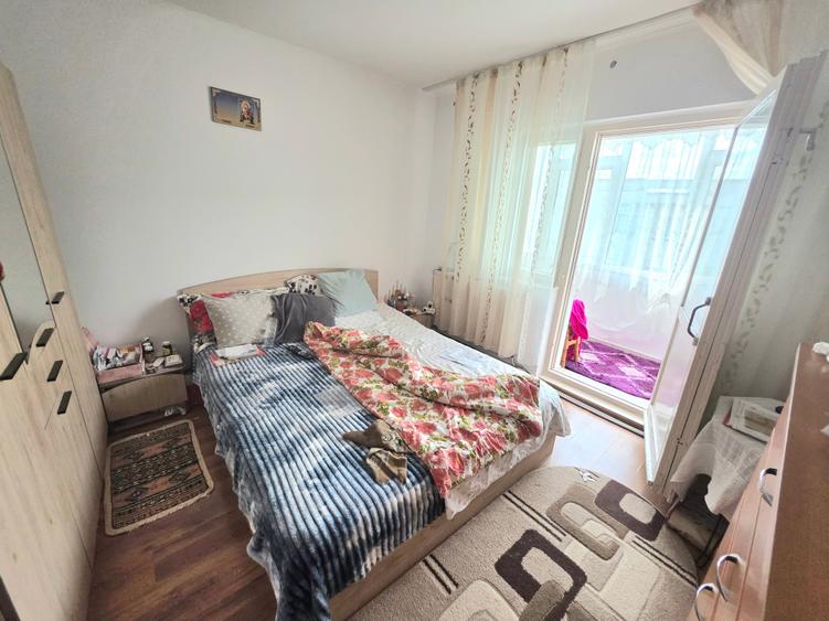 Apartament cu 3 camere decomandat în Calarași 4