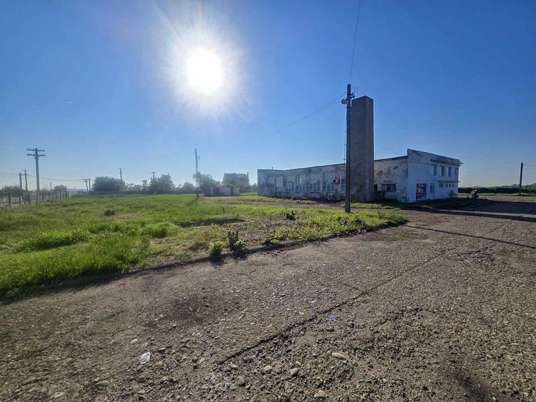Spațiu comercial, de 7,354 mp, în Movila Miresii