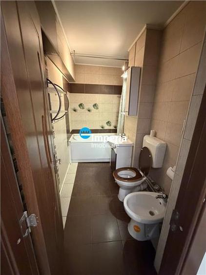 Apartament cu 3 camere decomandat în Aeroport