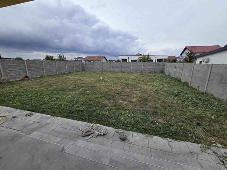 Casă individuală cu 4 camere cu Garaj în Moșnița Nouă