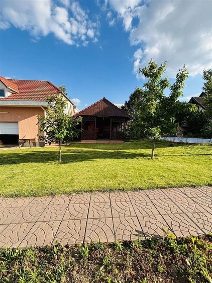 Casă cu 14 camere cu Canalizare în Sânmartin