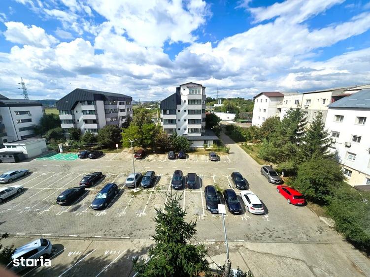 Apartament cu 3 camere decomandat în Holboca