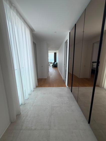 Apartament cu 4 camere semidecomandat în Mamaia