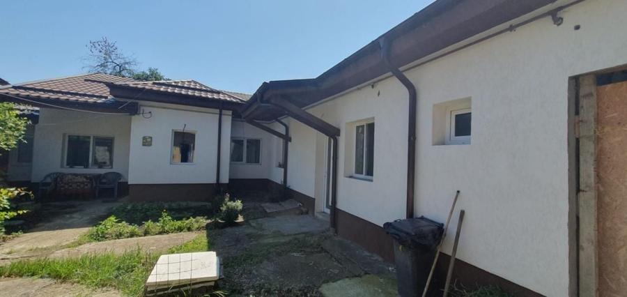 Casă individuală cu 4 camere cu Canalizare în Mihai Bravu