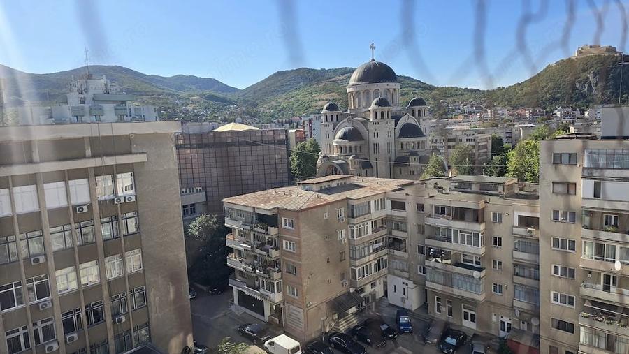 Garsonieră decomandată în Decebal