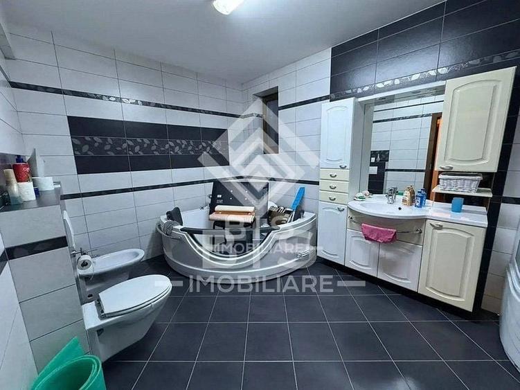 Casă individuală cu 6 camere cu Canalizare în Ultracentral
