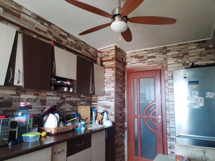 Apartament cu 3 camere decomandat în Radu Negru