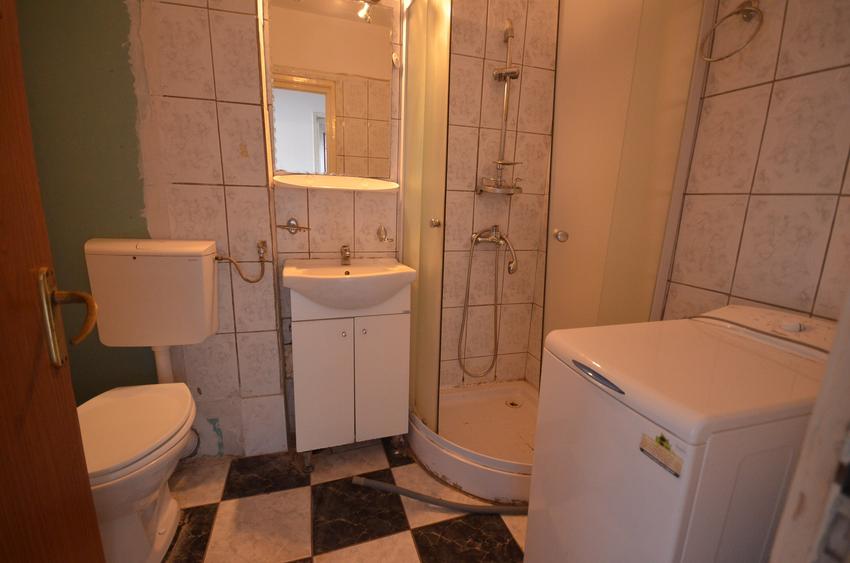 Apartament cu 3 camere semidecomandat în P-ța Muncii