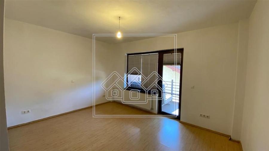 Apartament cu 3 camere decomandat în Calea Dumbrăvii
