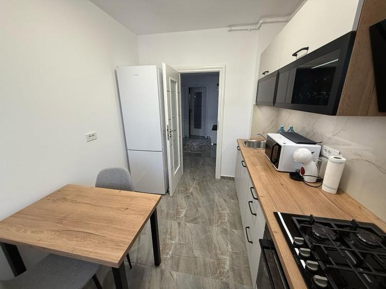 Apartament cu 2 camere decomandat, mobilat în Prelungirea Ghencea