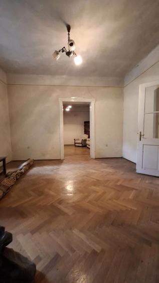 Casă cu 3 camere cu Canalizare în Central