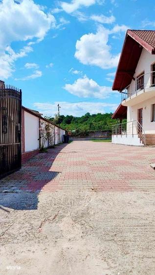 Casă cu 4 camere în Budești
