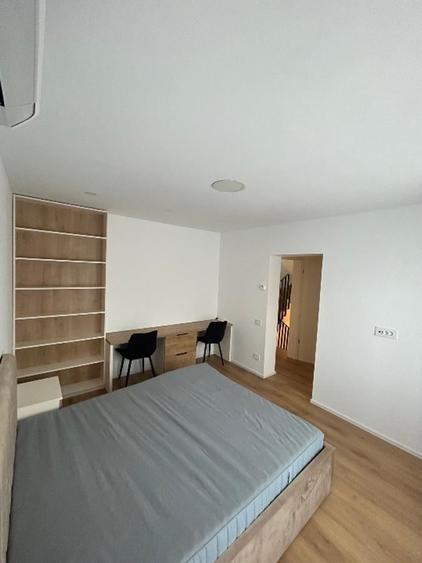 Casă cu 5 camere cu Teren 50 Mp în Pipera