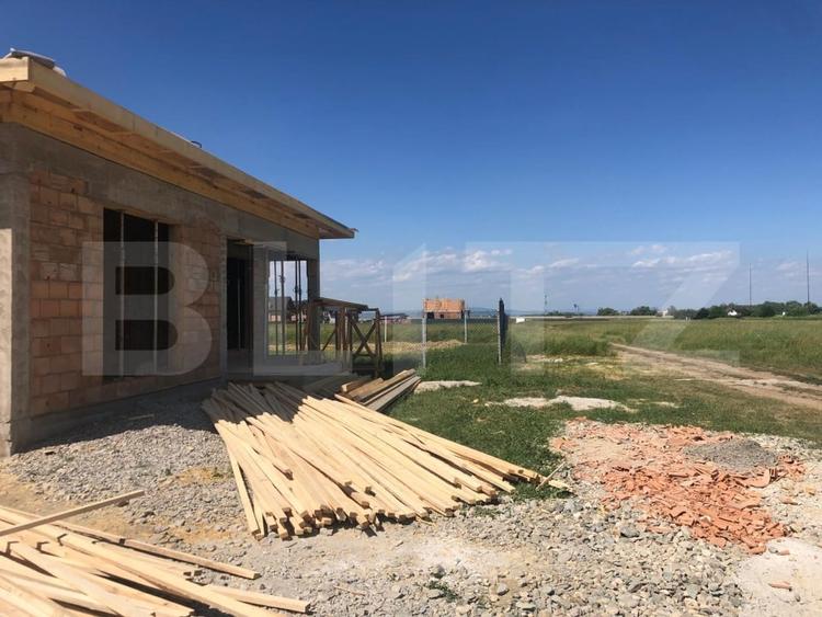 Casă individuală cu 3 camere cu Garaj în Cristian