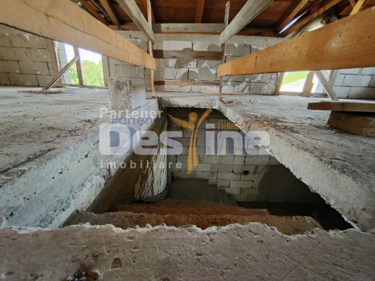 Casă cu 5 camere cu Teren 1220 Mp în Belcești