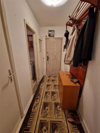 Apartament cu 3 camere semidecomandat, mobilat în Girocului