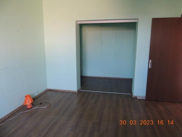 Casă cu 5 camere cu Teren 389.82998657227 Mp în Exterior Est
